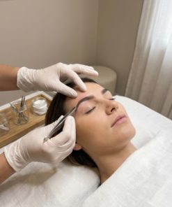 Restructuration et épilation sourcil (30min)